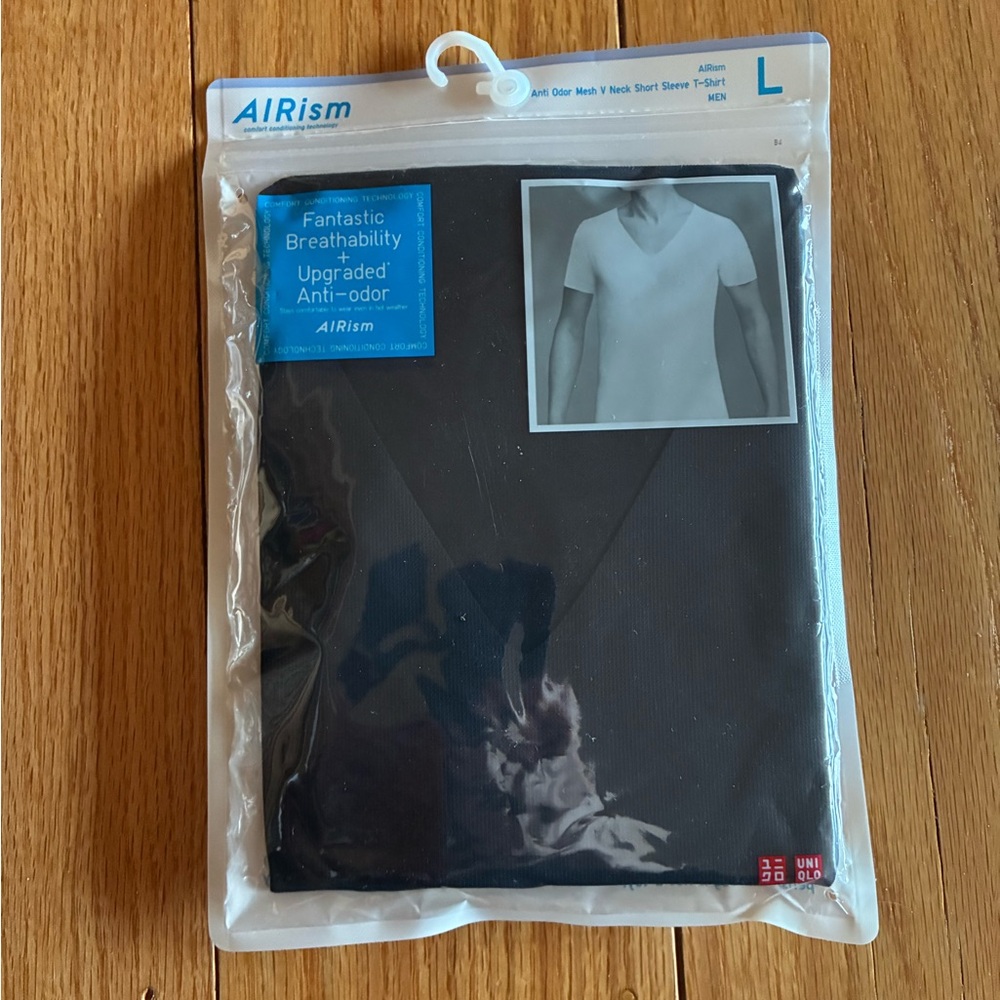 Uniqlo AIRism Black V-Neck Shirt